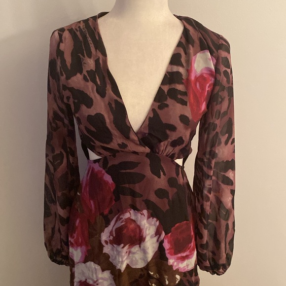 New in bag Venus’s side cut out maxi dress - Picture 2 of 15